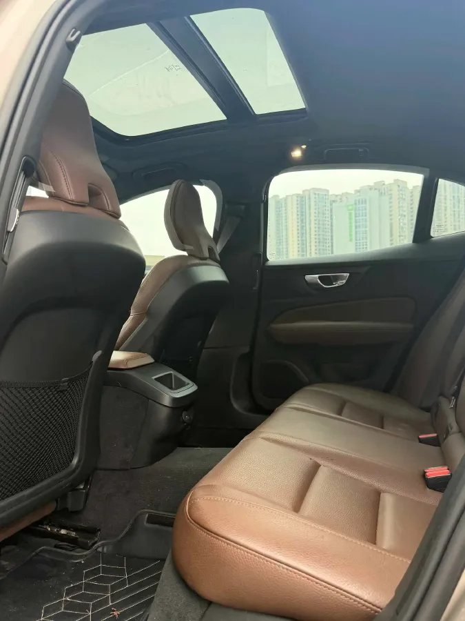 2023 Volvo S60 2.0T 197HP L4 7DCT,autocango,china used car exporter,china ev exporter,chinese used car exporter,chinese used ev exporter