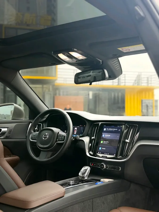 2023 Volvo S60 2.0T 197HP L4 7DCT,autocango,china used car exporter,china ev exporter,chinese used car exporter,chinese used ev exporter