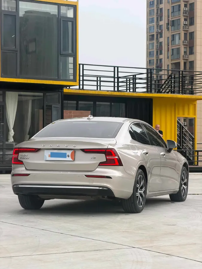 2023 Volvo S60 2.0T 197HP L4 7DCT,autocango,china used car exporter,china ev exporter,chinese used car exporter,chinese used ev exporter