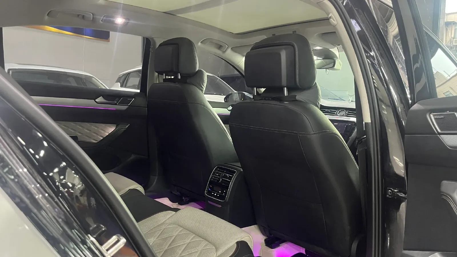 2023 Volkswagen Magotan 2.0T 186HP L4 7DCT,autocango,china used car exporter,china ev exporter,chinese used car exporter,chinese used ev exporter