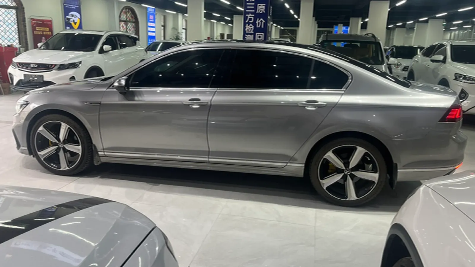 2023 Volkswagen Magotan 2.0T 186HP L4 7DCT,autocango,china used car exporter,china ev exporter,chinese used car exporter,chinese used ev exporter
