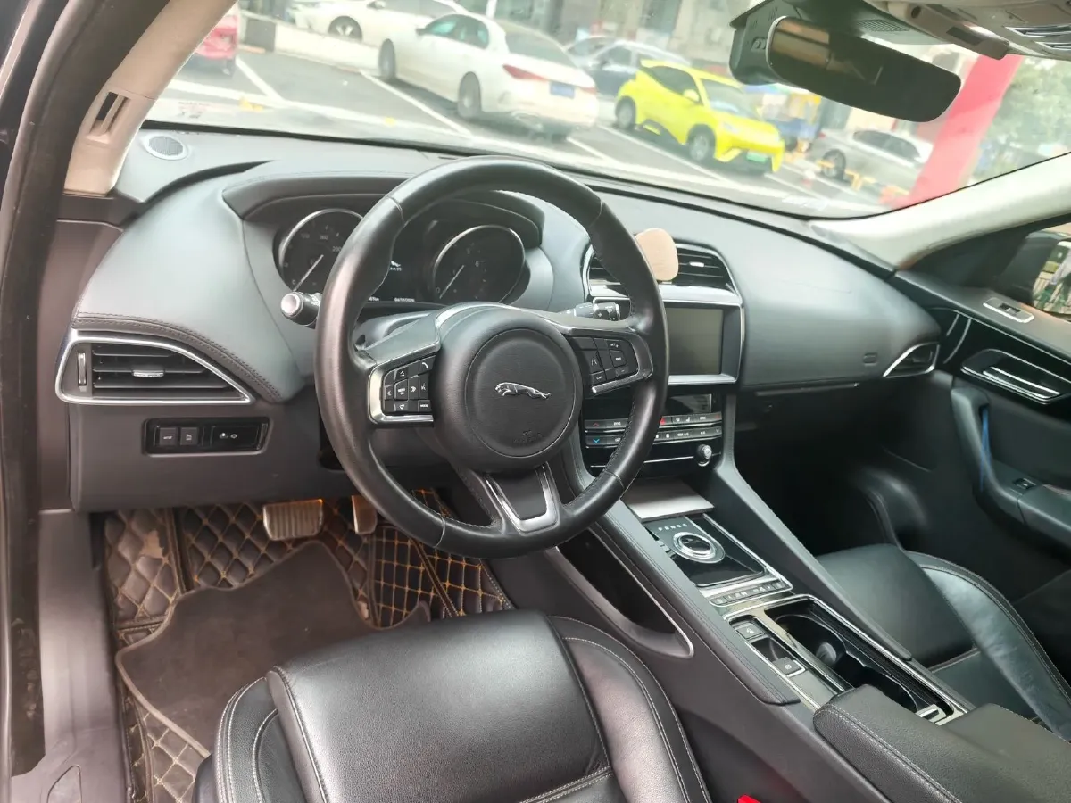 2020 Jaguar F-PACE 2.0T 250HP L4 8AT,autocango,china used car exporter,china ev exporter,chinese used car exporter,chinese used ev exporter