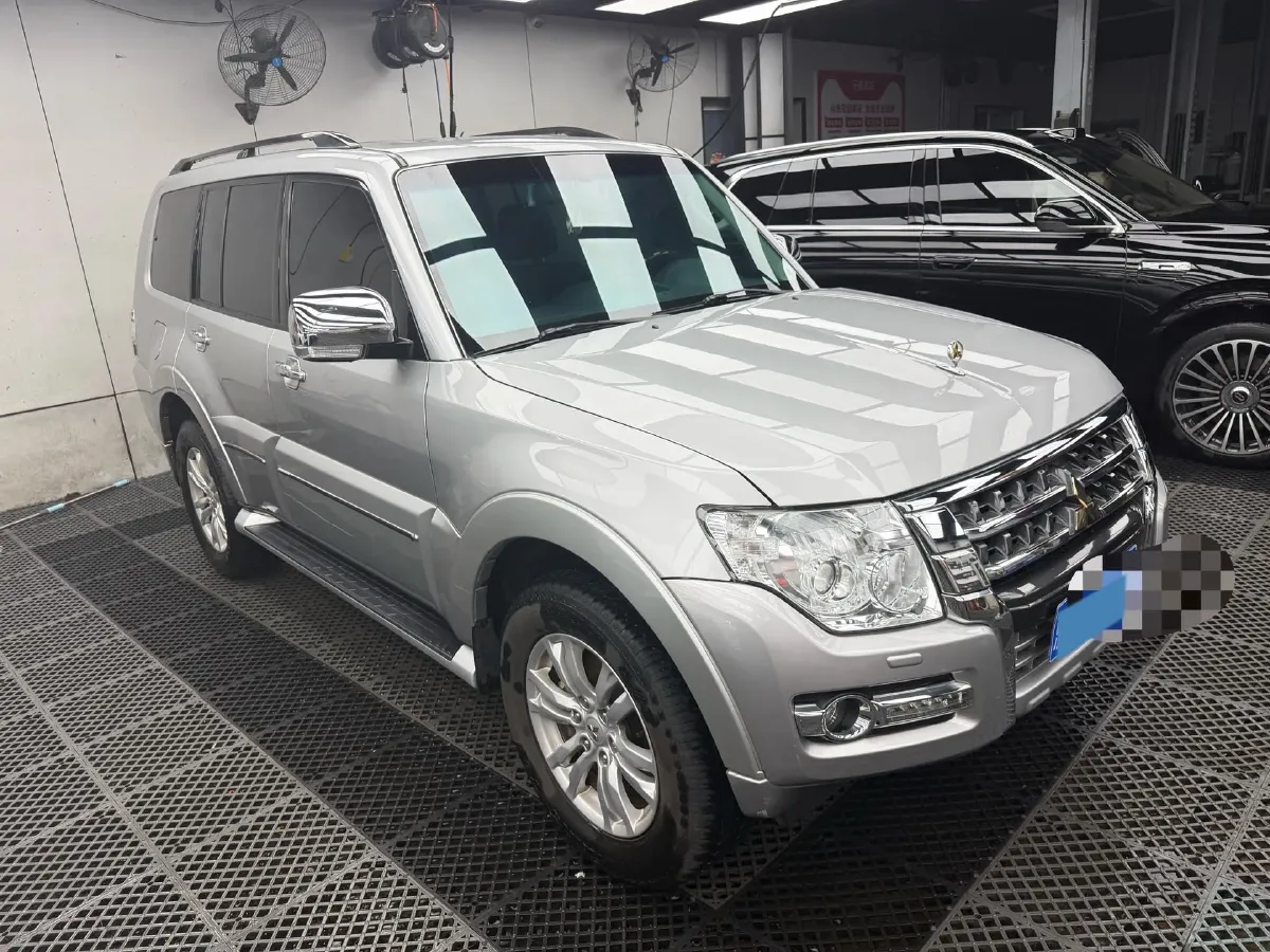 2018 Mitsubishi Pajero 3.0L 174HP V6 5AT,autocango,china used car exporter,china ev exporter,chinese used car exporter,chinese used ev exporter