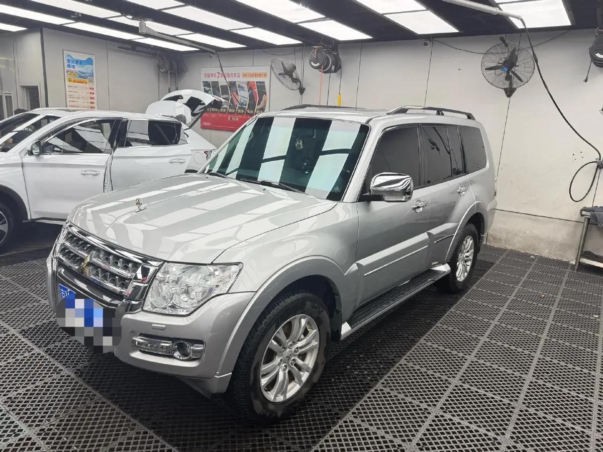 2018 Mitsubishi Pajero 3.0L 174HP V6 5AT,autocango,china used car exporter,china ev exporter,chinese used car exporter,chinese used ev exporter