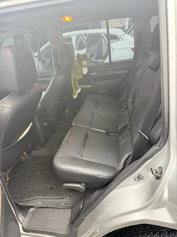 2018 Mitsubishi Pajero 3.0L 174HP V6 5AT,autocango,china used car exporter,china ev exporter,chinese used car exporter,chinese used ev exporter