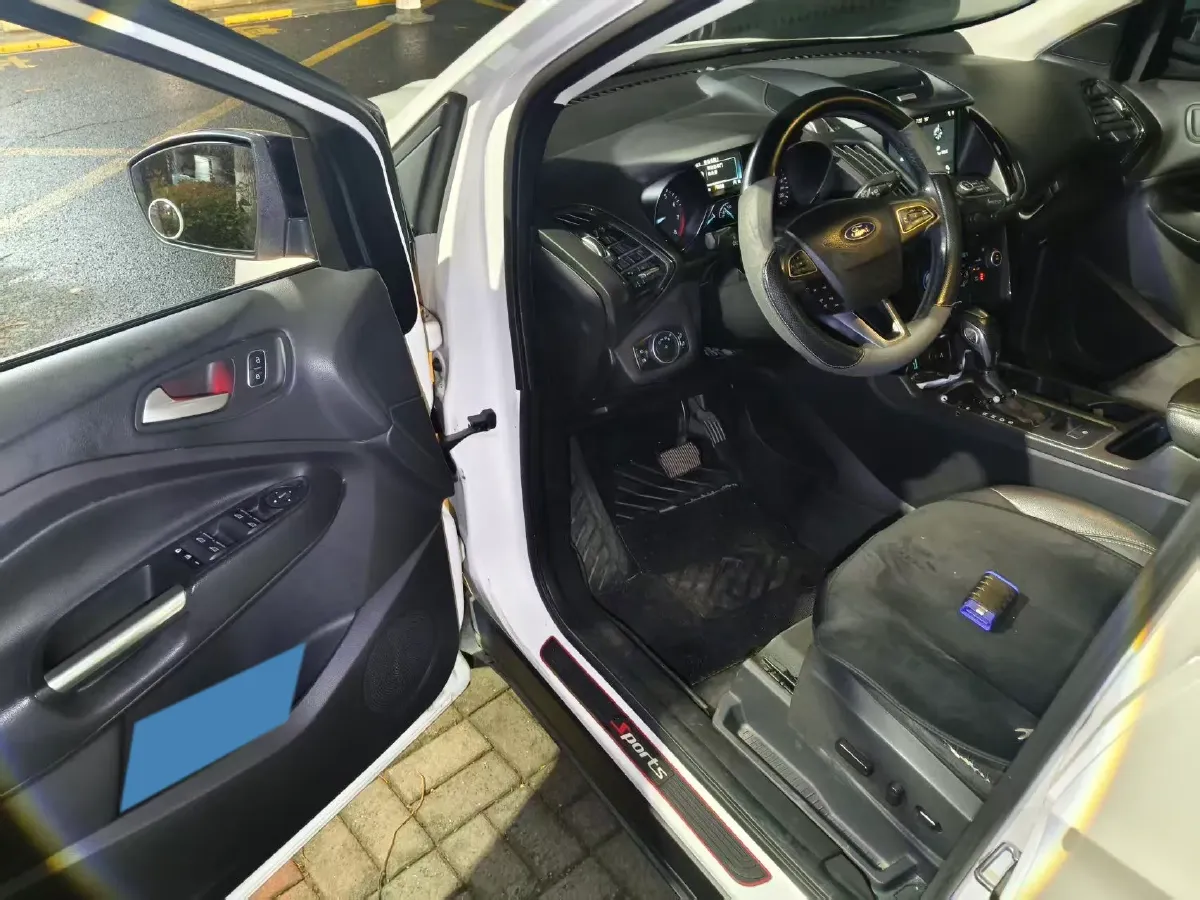 2017 Ford Kuga 2.0T 245HP L4 6AT,autocango,china used car exporter,china ev exporter,chinese used car exporter,chinese used ev exporter