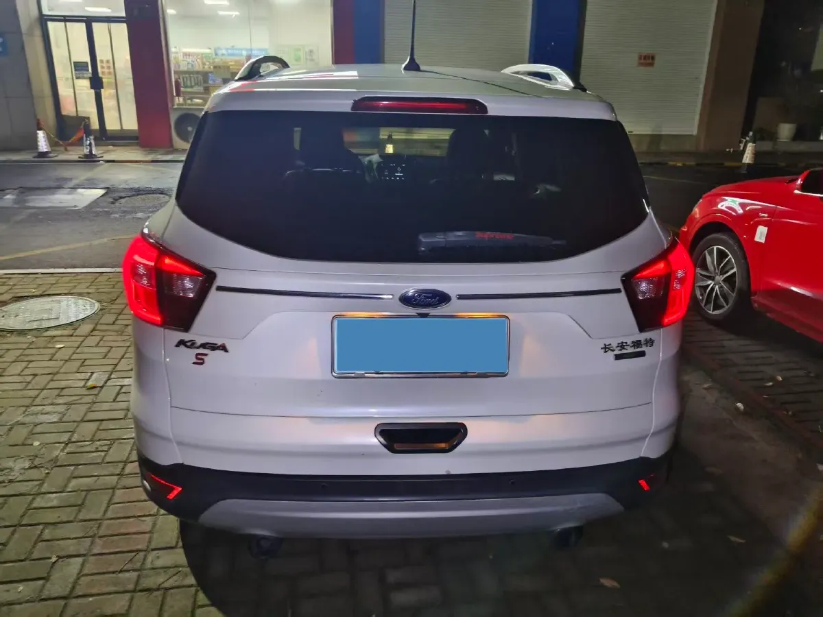 2017 Ford Kuga 2.0T 245HP L4 6AT,autocango,china used car exporter,china ev exporter,chinese used car exporter,chinese used ev exporter