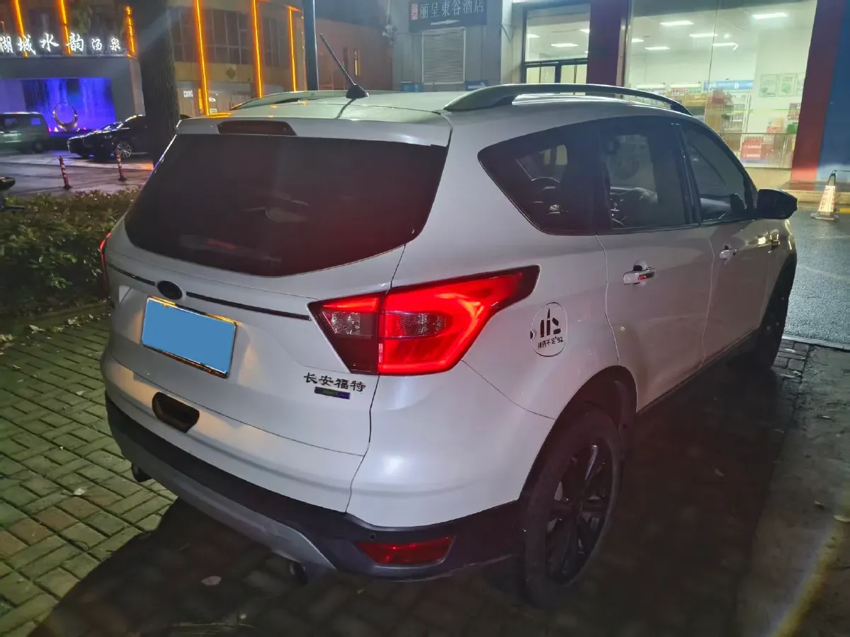 2017 Ford Kuga 2.0T 245HP L4 6AT,autocango,china used car exporter,china ev exporter,chinese used car exporter,chinese used ev exporter