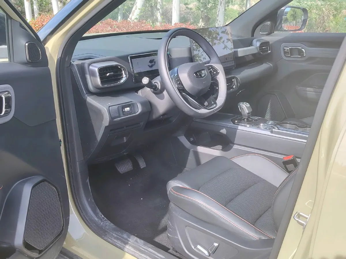 2025 Geely Cowboy 1.5T 181HP L4 7DCT,autocango,china used car exporter,china ev exporter,chinese used car exporter,chinese used ev exporter