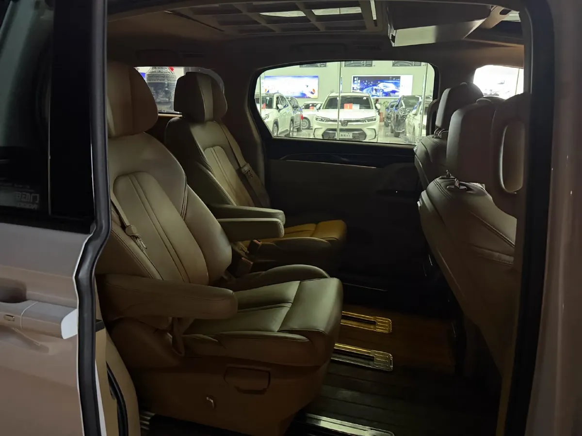 2021 Buick GL8 2.0T 237HP L4 9AT,autocango,china used car exporter,china ev exporter,chinese used car exporter,chinese used ev exporter