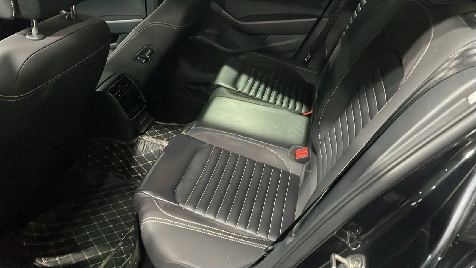 2020 Volkswagen Magotan 2.0T 186HP L4 7DCT,autocango,china used car exporter,china ev exporter,chinese used car exporter,chinese used ev exporter