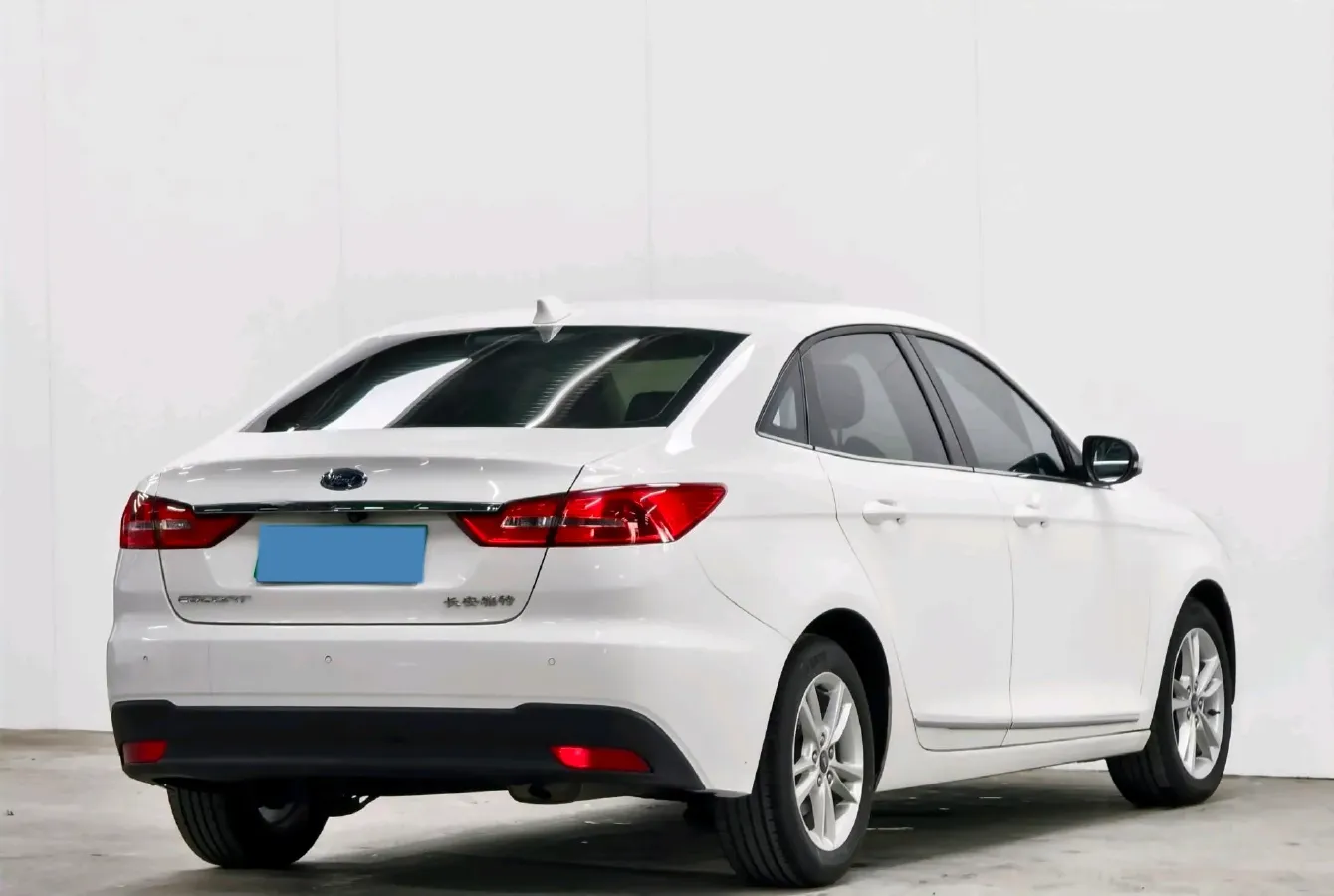 2019 Ford Escort 1.5L 122HP L3 6AT,autocango,china used car exporter,china ev exporter,chinese used car exporter,chinese used ev exporter