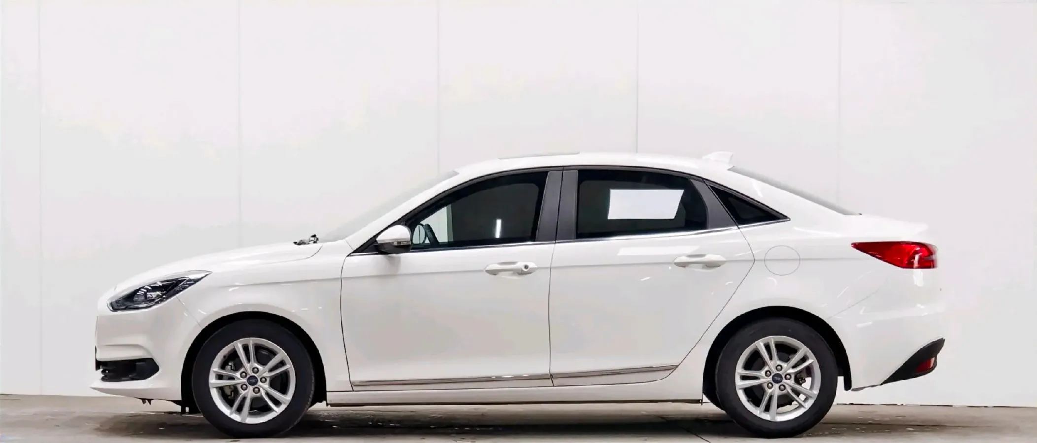 2019 Ford Escort 1.5L 122HP L3 6AT,autocango,china used car exporter,china ev exporter,chinese used car exporter,chinese used ev exporter