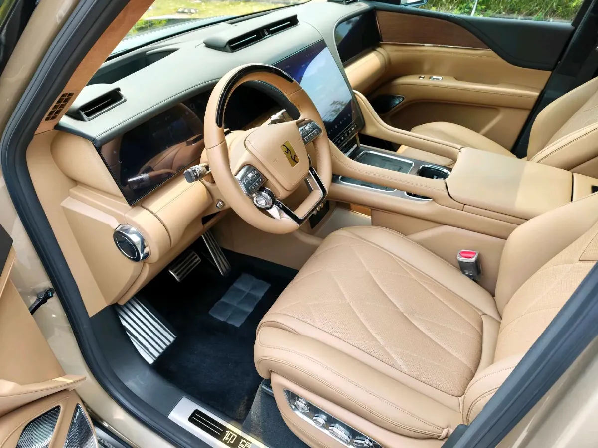 2025 YangWang U8 L REEV 272HP REEV,autocango,china used car exporter,china ev exporter,chinese used car exporter,chinese used ev exporter