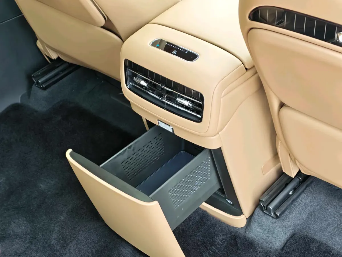 2025 YangWang U8 L REEV 272HP REEV,autocango,china used car exporter,china ev exporter,chinese used car exporter,chinese used ev exporter