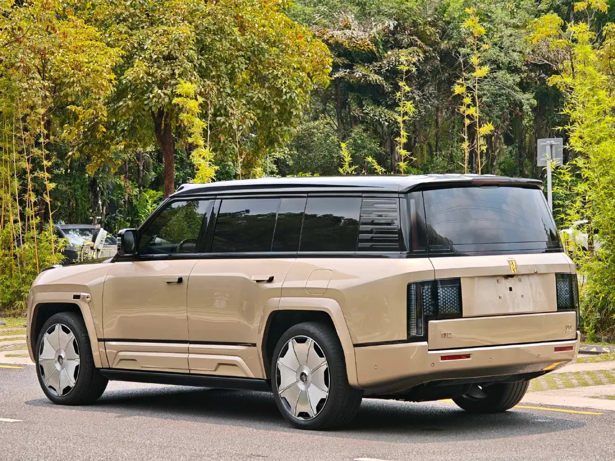 2025 YangWang U8 L REEV 272HP REEV,autocango,china used car exporter,china ev exporter,chinese used car exporter,chinese used ev exporter