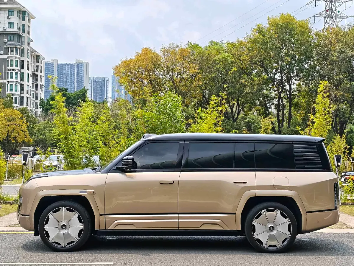 2025 YangWang U8 L REEV 272HP REEV,autocango,china used car exporter,china ev exporter,chinese used car exporter,chinese used ev exporter