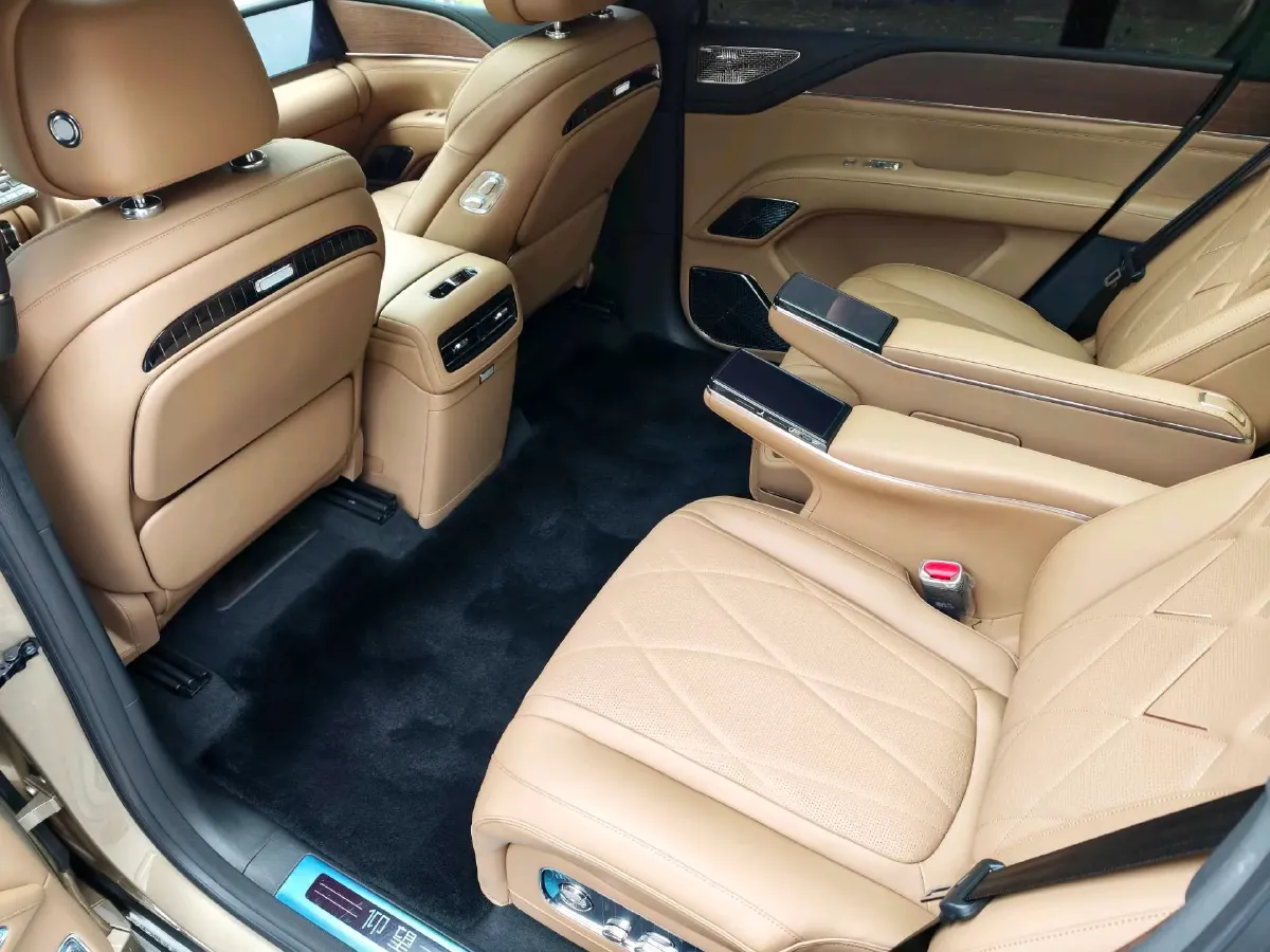 2025 YangWang U8 L REEV 272HP REEV,autocango,china used car exporter,china ev exporter,chinese used car exporter,chinese used ev exporter