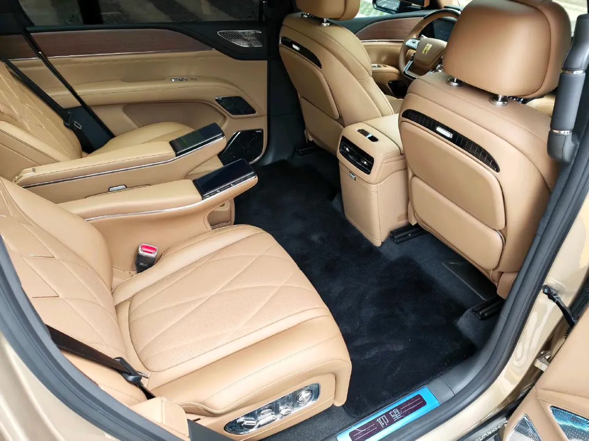 2025 YangWang U8 L REEV 272HP REEV,autocango,china used car exporter,china ev exporter,chinese used car exporter,chinese used ev exporter