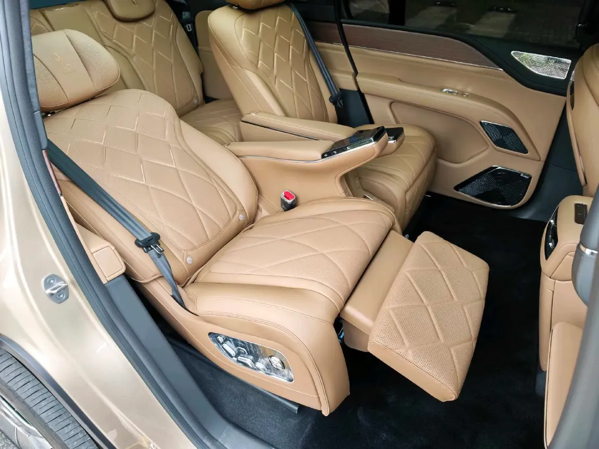 2025 YangWang U8 L REEV 272HP REEV,autocango,china used car exporter,china ev exporter,chinese used car exporter,chinese used ev exporter