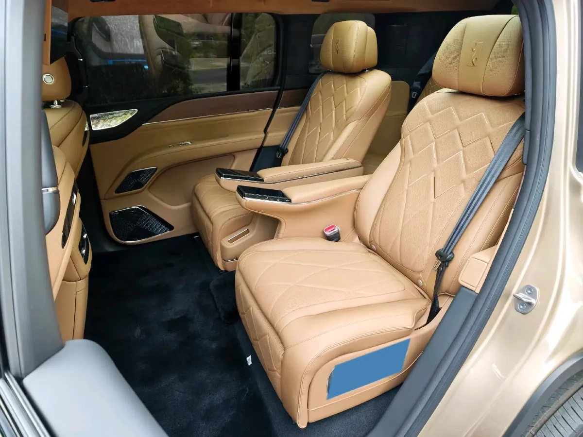 2025 YangWang U8 L REEV 272HP REEV,autocango,china used car exporter,china ev exporter,chinese used car exporter,chinese used ev exporter