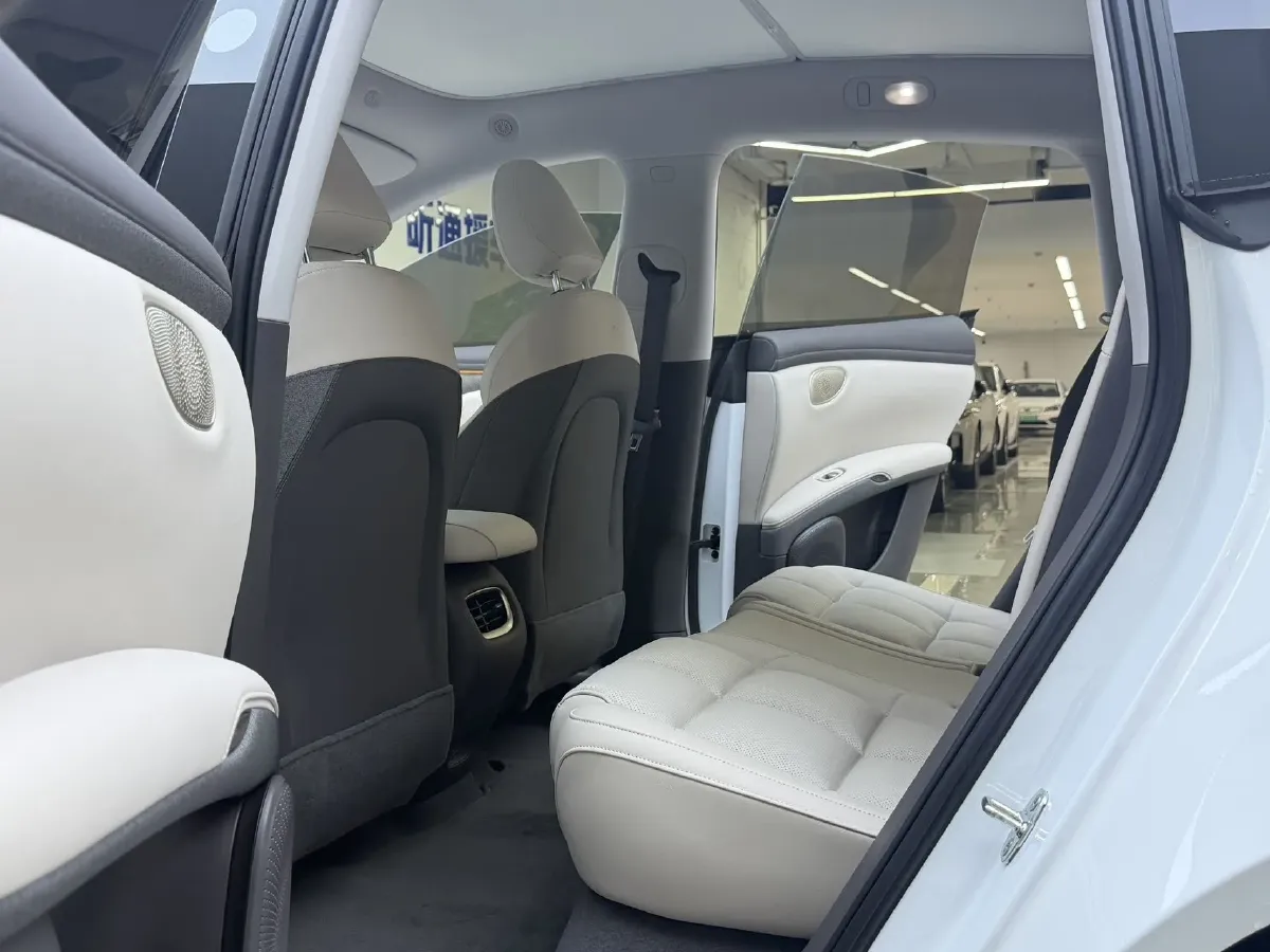 2025 IM LS6 BEV 75KWH,autocango,china used car exporter,china ev exporter,chinese used car exporter,chinese used ev exporter