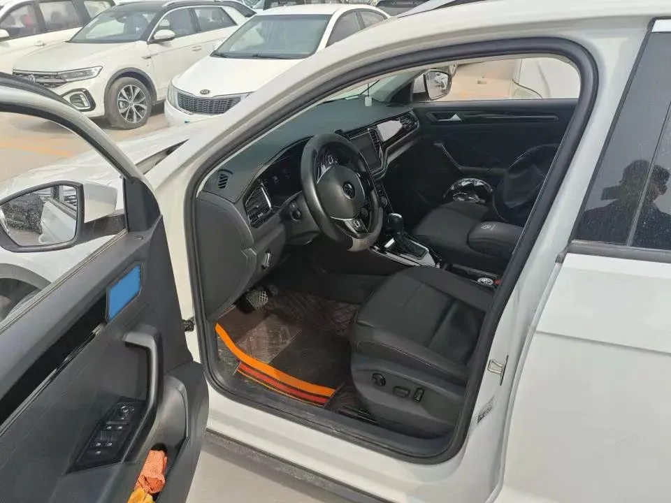 2022 Volkswagen T-Roc 1.4T 150HP L4 7DCT,autocango,china used car exporter,china ev exporter,chinese used car exporter,chinese used ev exporter