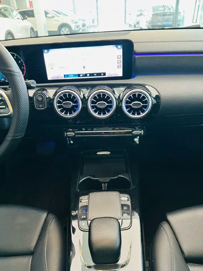 2022 Mercedes-Benz A Class 1.3T 136HP L4 7DCT,autocango,china used car exporter,china ev exporter,chinese used car exporter,chinese used ev exporter