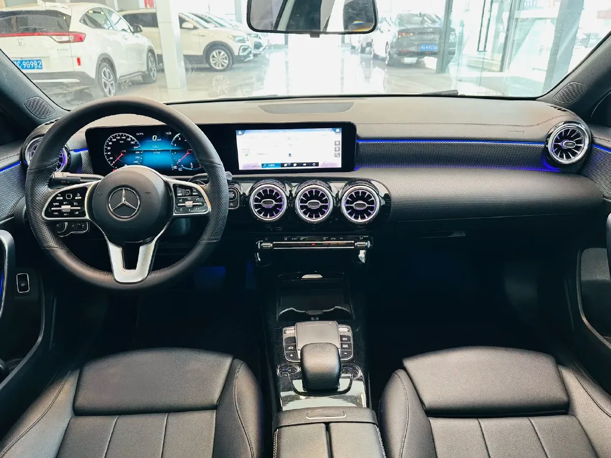 2022 Mercedes-Benz A Class 1.3T 136HP L4 7DCT,autocango,china used car exporter,china ev exporter,chinese used car exporter,chinese used ev exporter