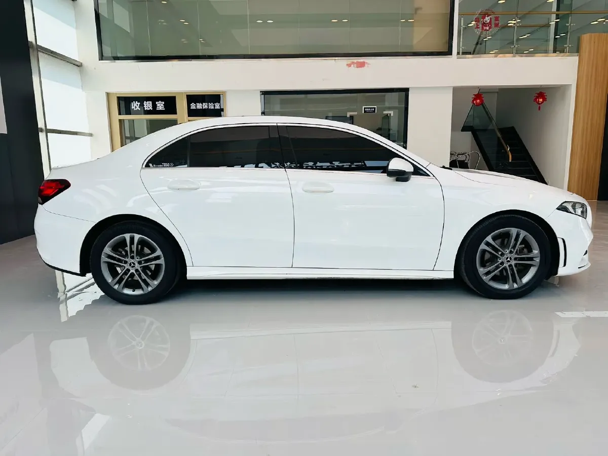 2022 Mercedes-Benz A Class 1.3T 136HP L4 7DCT,autocango,china used car exporter,china ev exporter,chinese used car exporter,chinese used ev exporter