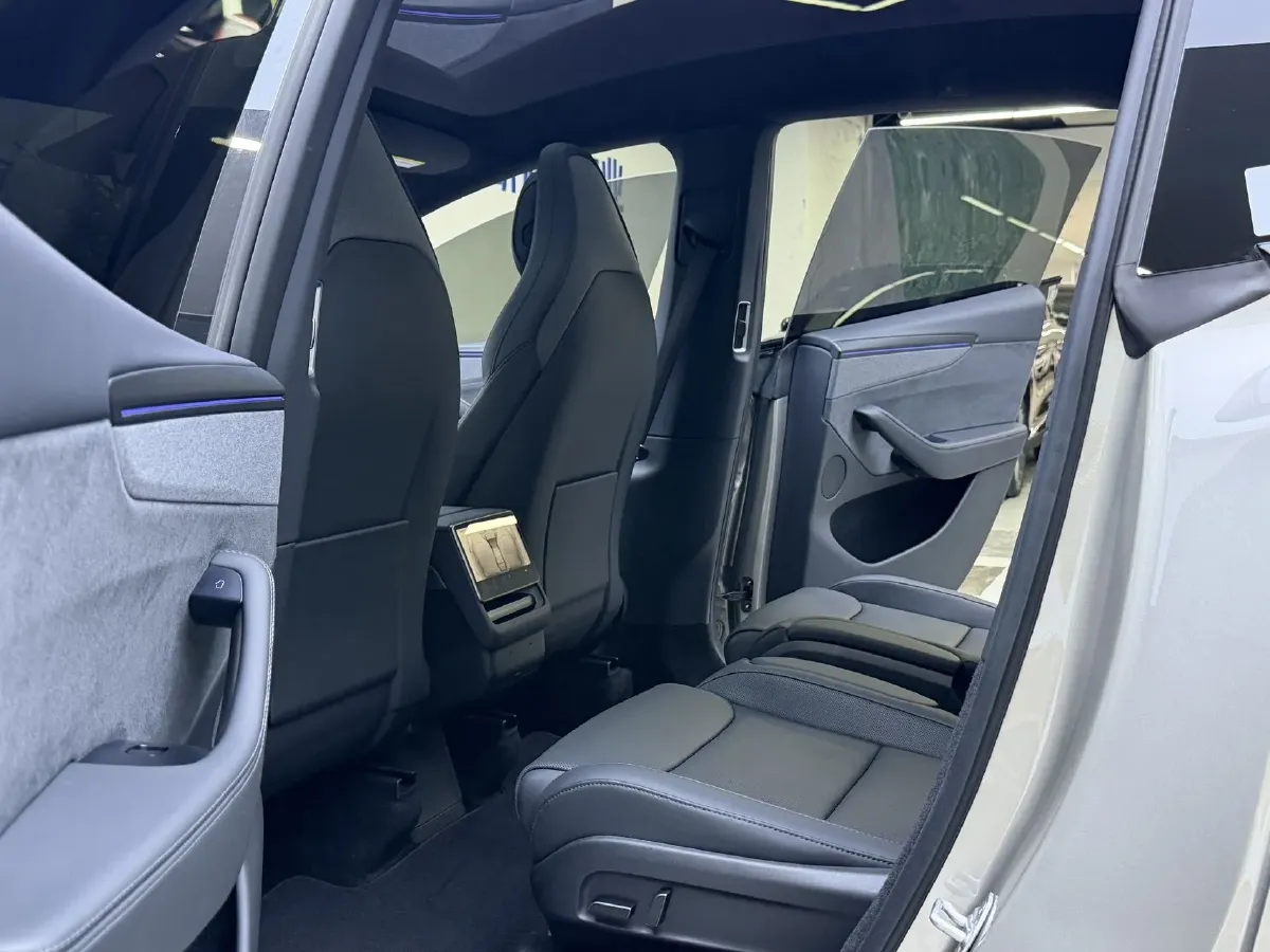 2025 Tesla Model Y L BEV,autocango,china used car exporter,china ev exporter,chinese used car exporter,chinese used ev exporter