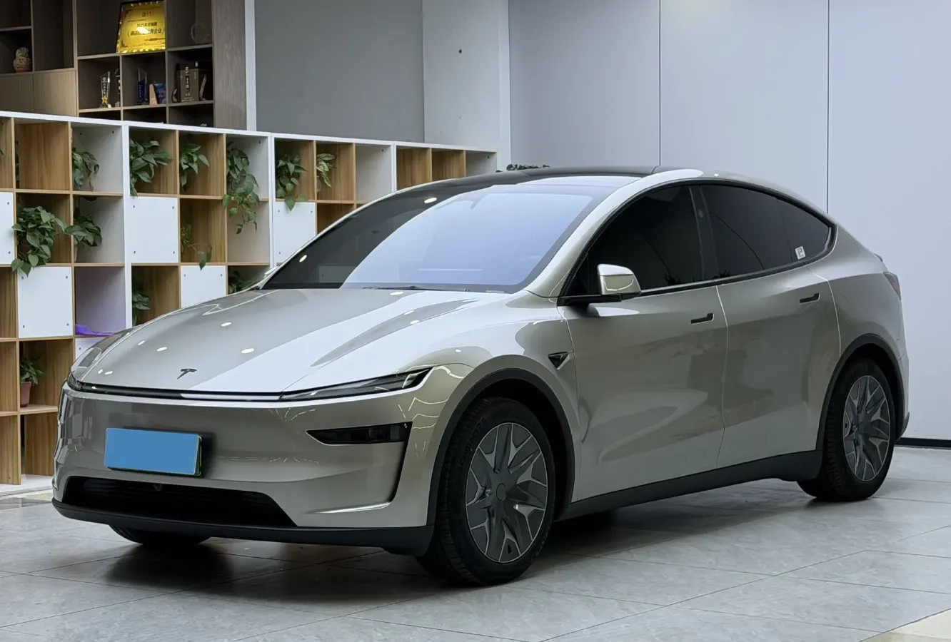 2025 Tesla Model Y L BEV,autocango,china used car exporter,china ev exporter,chinese used car exporter,chinese used ev exporter