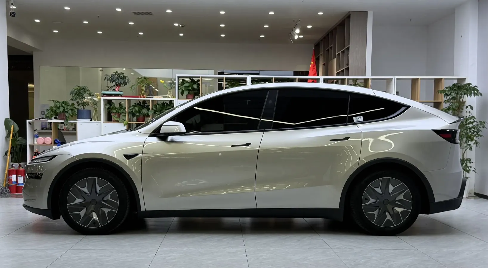 2025 Tesla Model Y L BEV,autocango,china used car exporter,china ev exporter,chinese used car exporter,chinese used ev exporter