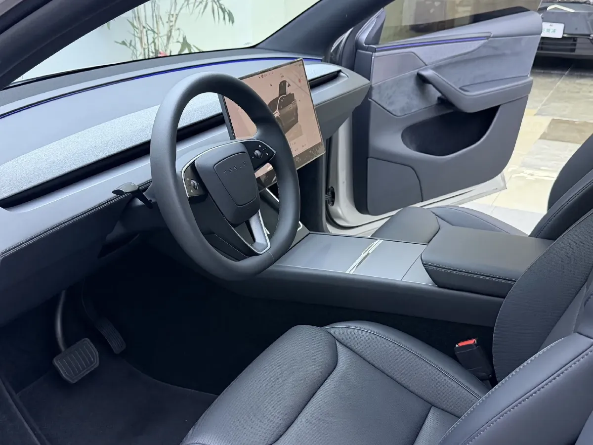 2025 Tesla Model Y L BEV,autocango,china used car exporter,china ev exporter,chinese used car exporter,chinese used ev exporter