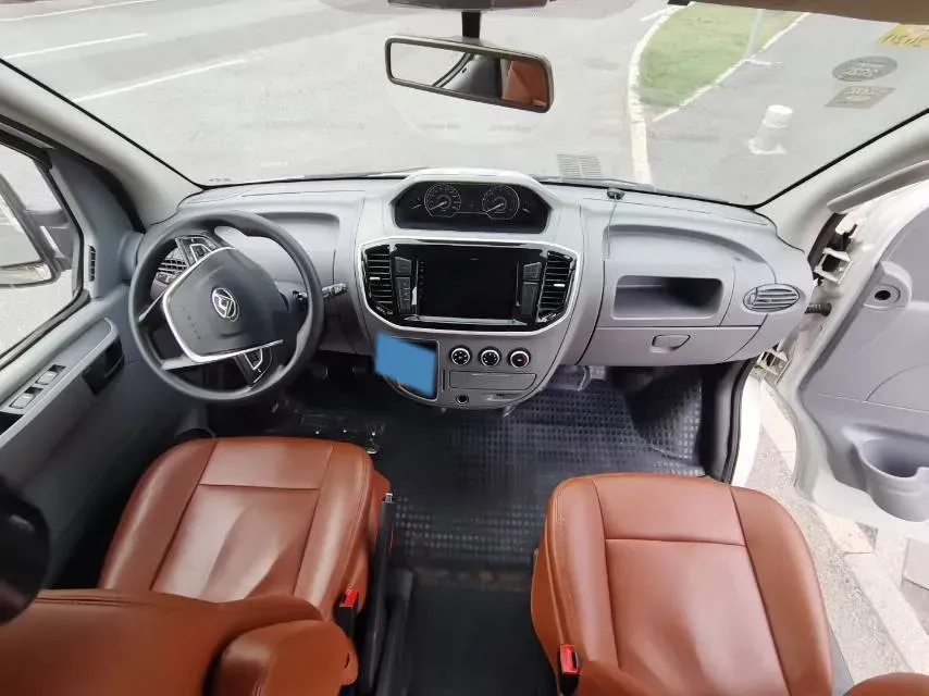 2019 MAXUS XinTu V80 2.5T 136HP L4 6MT,autocango,china used car exporter,china ev exporter,chinese used car exporter,chinese used ev exporter