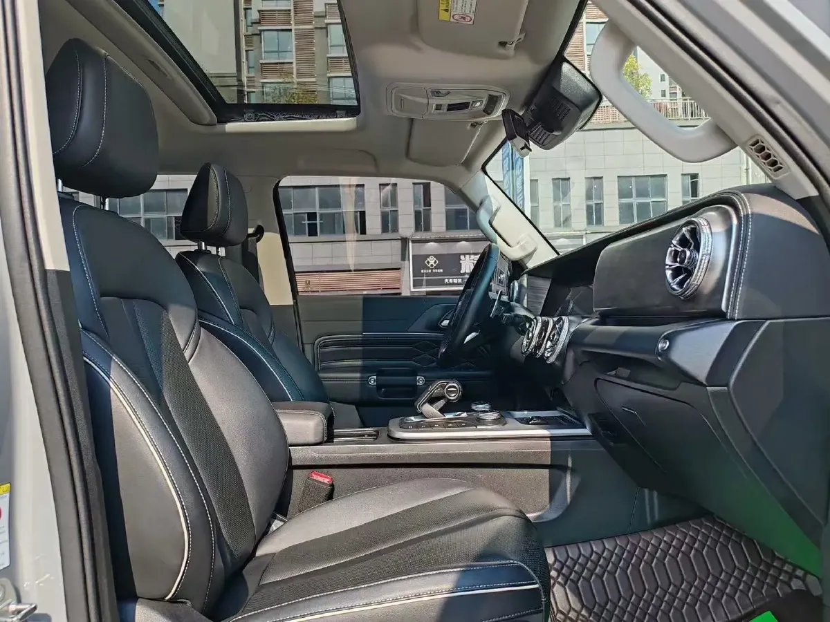 2023 Tank 300 2.0T 227HP L4 8AT,autocango,china used car exporter,china ev exporter,chinese used car exporter,chinese used ev exporter