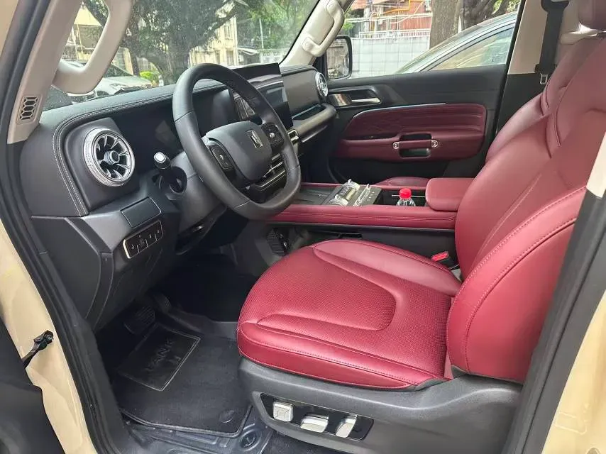 2025 Tank 300 2.0T 227HP L4 9AT,autocango,china used car exporter,china ev exporter,chinese used car exporter,chinese used ev exporter