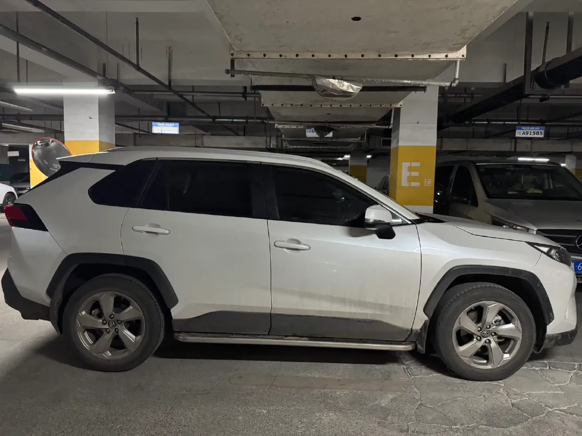 2022 Toyota RAV4 2.0L 171HP L4 CVT,autocango,china used car exporter,china ev exporter,chinese used car exporter,chinese used ev exporter