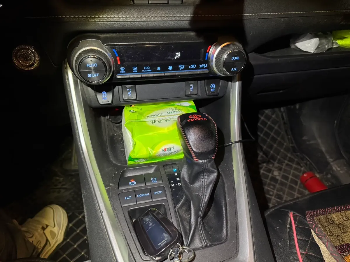 2022 Toyota RAV4 2.0L 171HP L4 CVT,autocango,china used car exporter,china ev exporter,chinese used car exporter,chinese used ev exporter