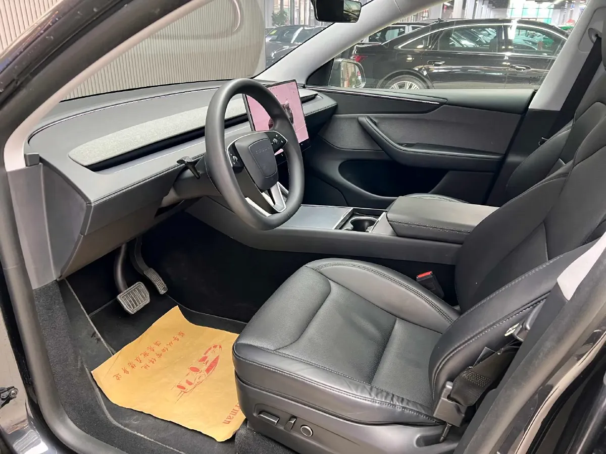 2025 Tesla Model Y BEV 62.5KWH,autocango,china used car exporter,china ev exporter,chinese used car exporter,chinese used ev exporter