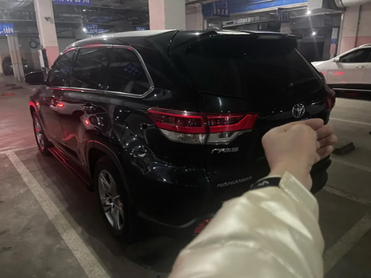 2021 Toyota Highlander 2.0T 220HP L4 6AT,autocango,china used car exporter,china ev exporter,chinese used car exporter,chinese used ev exporter