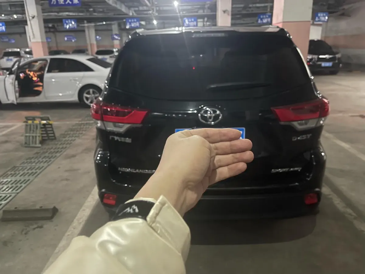 2021 Toyota Highlander 2.0T 220HP L4 6AT,autocango,china used car exporter,china ev exporter,chinese used car exporter,chinese used ev exporter