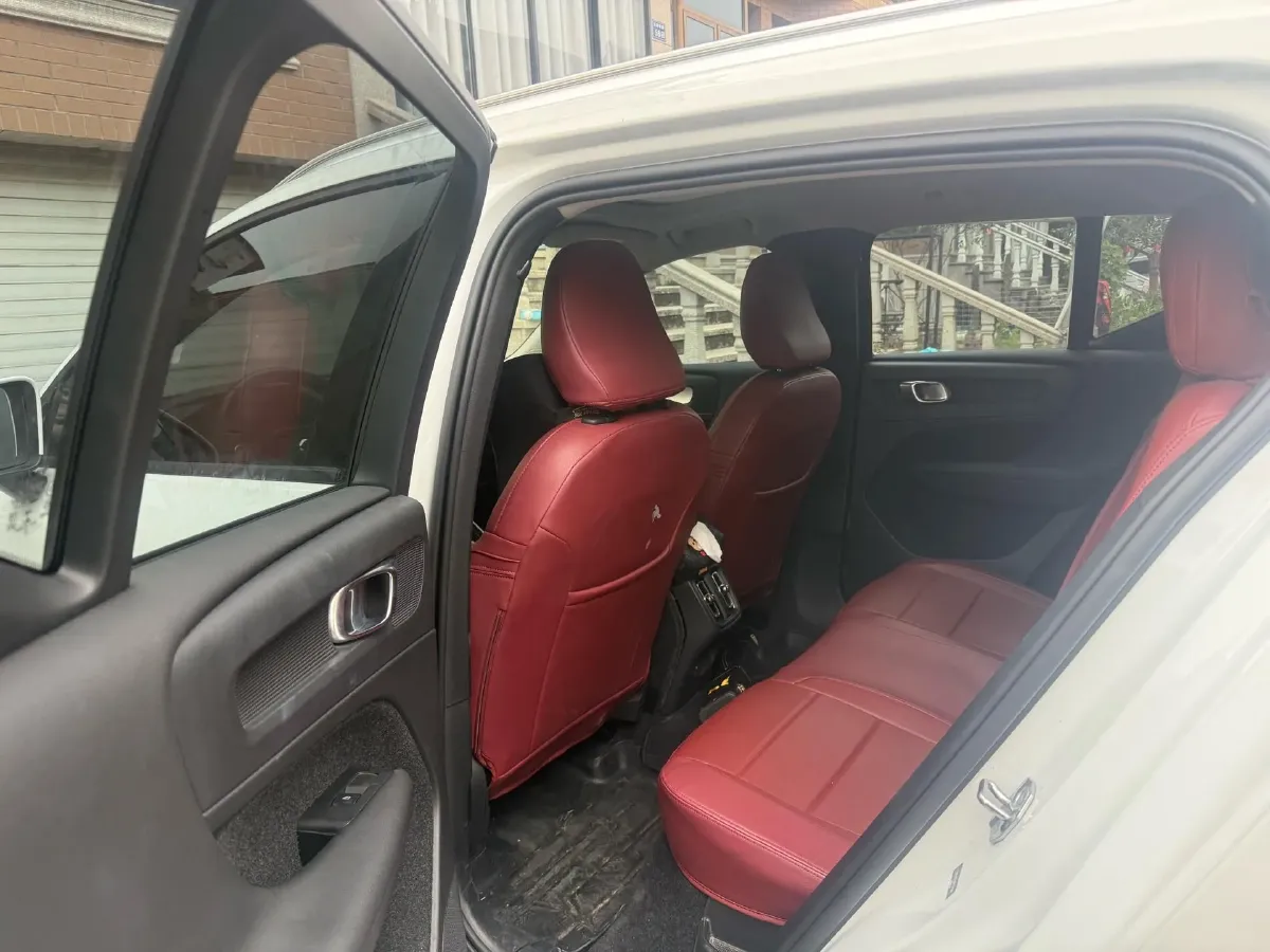 2021 Volvo XC40 2.0T 190HP L4 8AT,autocango,china used car exporter,china ev exporter,chinese used car exporter,chinese used ev exporter