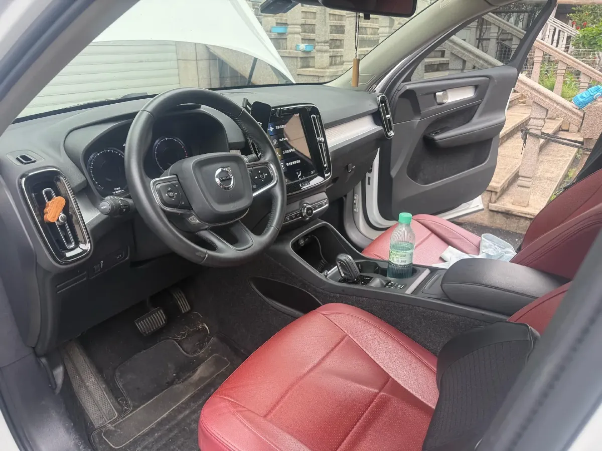 2021 Volvo XC40 2.0T 190HP L4 8AT,autocango,china used car exporter,china ev exporter,chinese used car exporter,chinese used ev exporter
