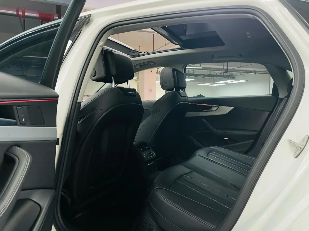 2022 Audi A4L 2.0T 190HP L4 7DCT,autocango,china used car exporter,china ev exporter,chinese used car exporter,chinese used ev exporter