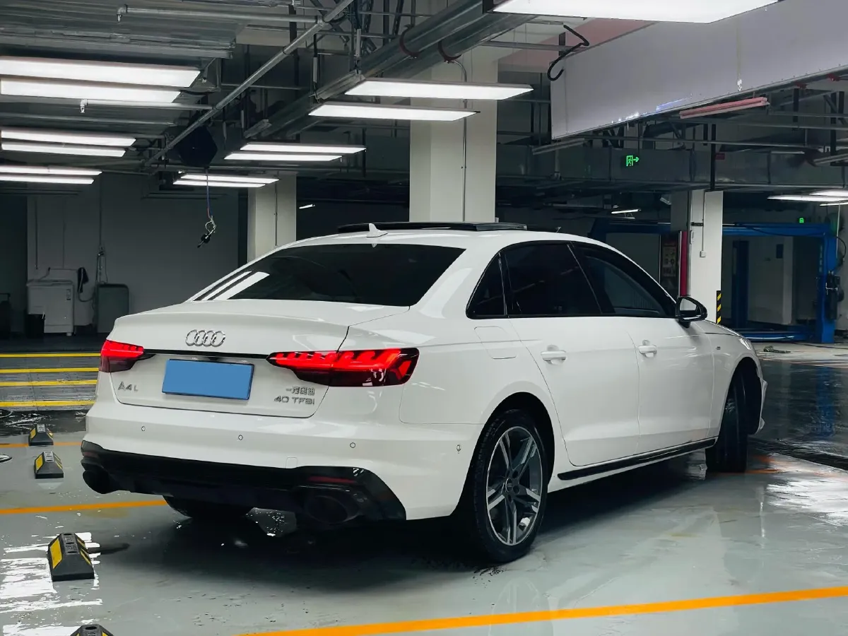 2022 Audi A4L 2.0T 190HP L4 7DCT,autocango,china used car exporter,china ev exporter,chinese used car exporter,chinese used ev exporter