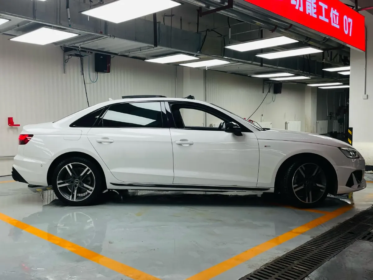 2022 Audi A4L 2.0T 190HP L4 7DCT,autocango,china used car exporter,china ev exporter,chinese used car exporter,chinese used ev exporter