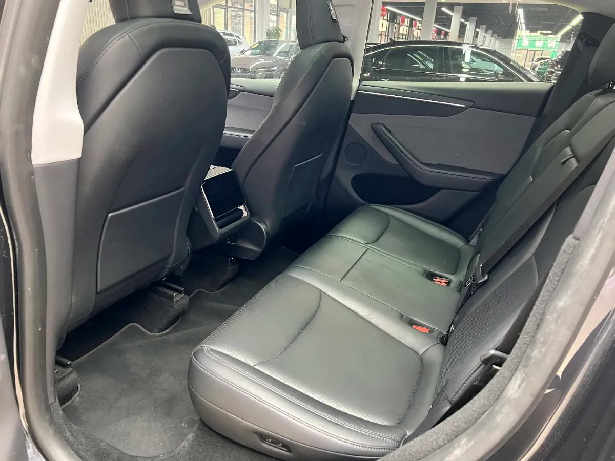 2025 Tesla Model Y BEV 62.5KWH,autocango,china used car exporter,china ev exporter,chinese used car exporter,chinese used ev exporter