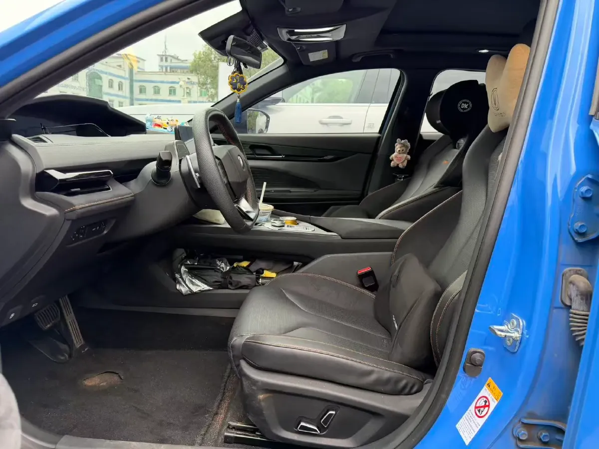 2022 ChangAn UNI-V 2.0T 233HP L4 8AT,autocango,china used car exporter,china ev exporter,chinese used car exporter,chinese used ev exporter