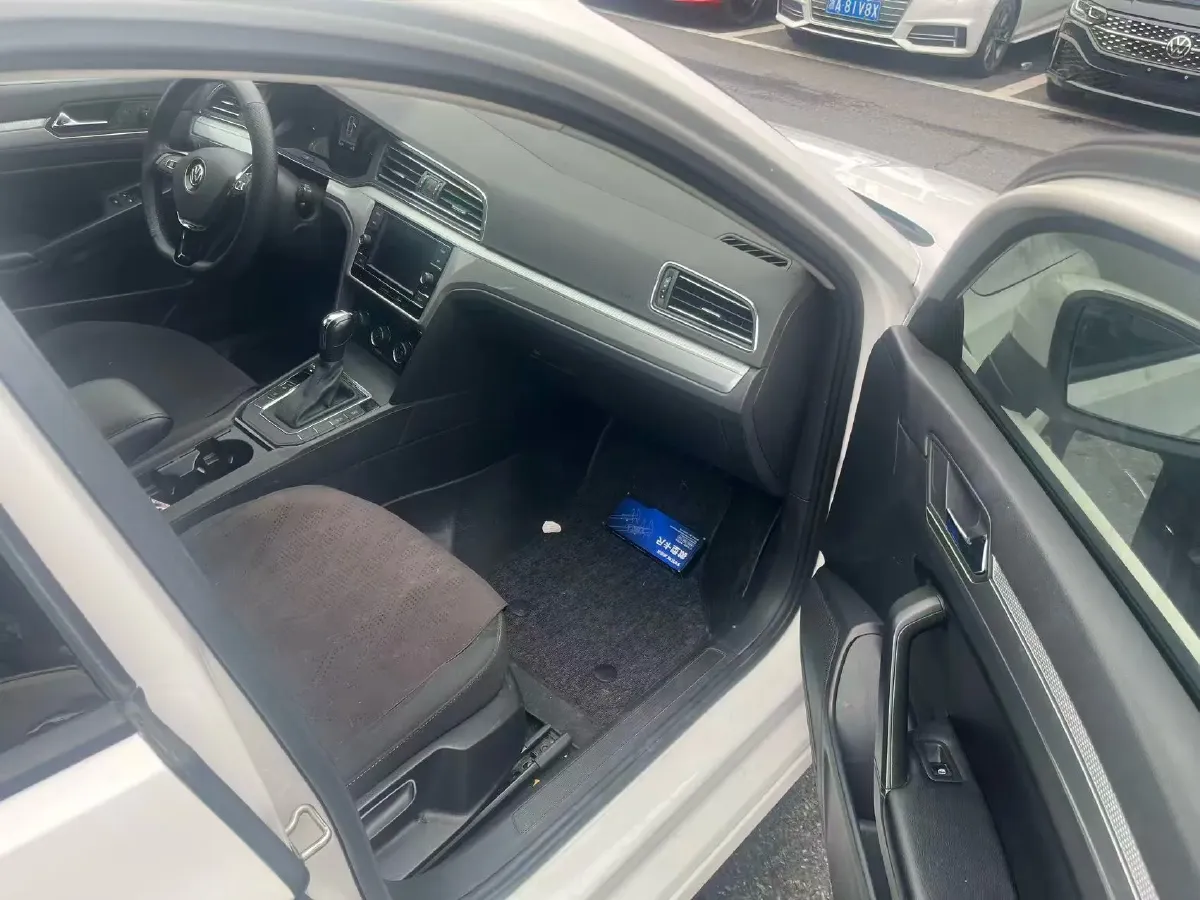 2019 Volkswagen T-Cross 1.4T 150HP L4 7DCT,autocango,china used car exporter,china ev exporter,chinese used car exporter,chinese used ev exporter